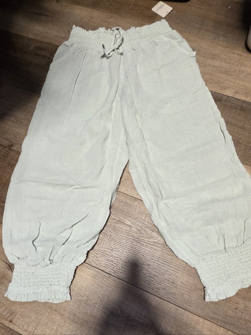 Free People Taye Smocked Cotton Capris NWT - Picture 3 of 10